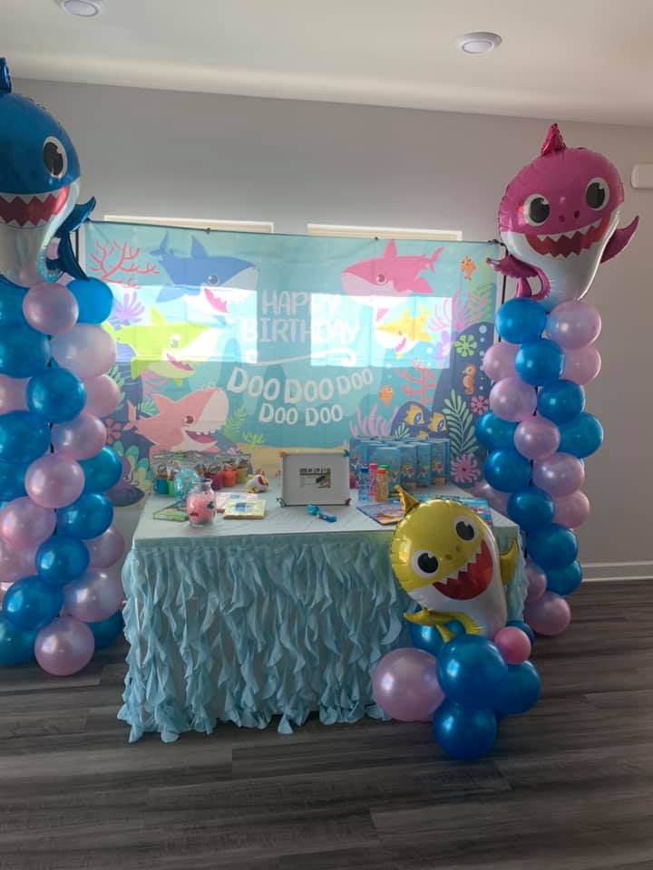 Baby Shark Themed Party - Blue and pink balloon columns with ocean backdrop by Buchannon Events